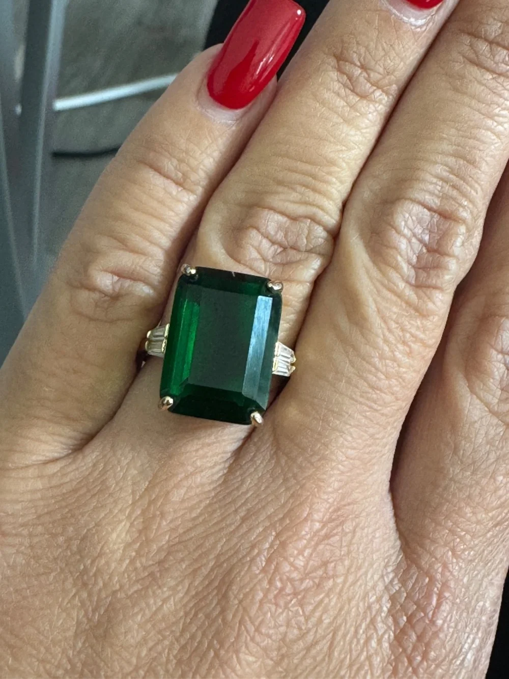 Green Statement Fashion Gold Tone Ring- Size 9